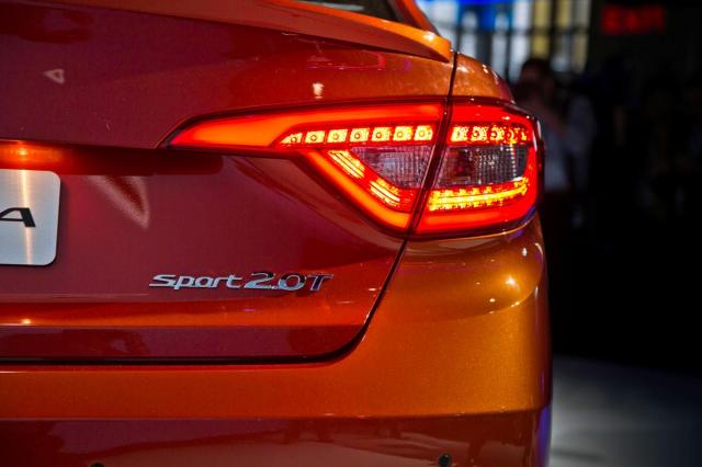 2015-hyundai-sonata-tail-light.jpg