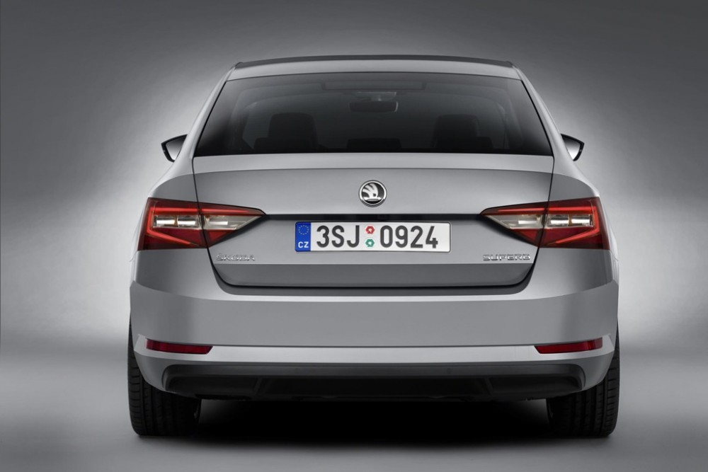 Skoda_Superb_Heck_P3_Fin1024.thumb.jpg.7acb8b4b096ec47e9227ef275d8ef251.jpg