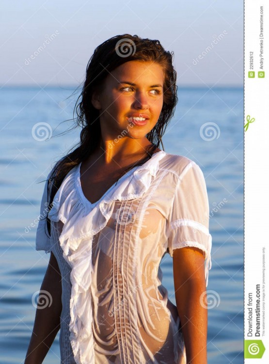 girl-white-wet-transparent-dress-22932612.jpg