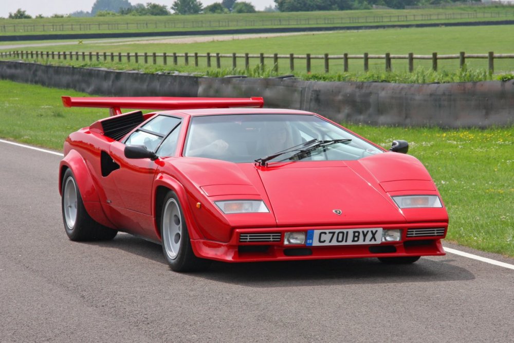 Lamborghini_Countach_-_Flickr_-_exfordy_(2).thumb.jpg.9909a485e90518854e3377f1028271ca.jpg