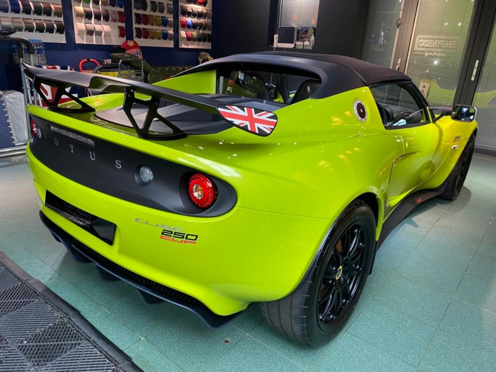 Lotus Elise 250 Cup_Shield 09.jpg