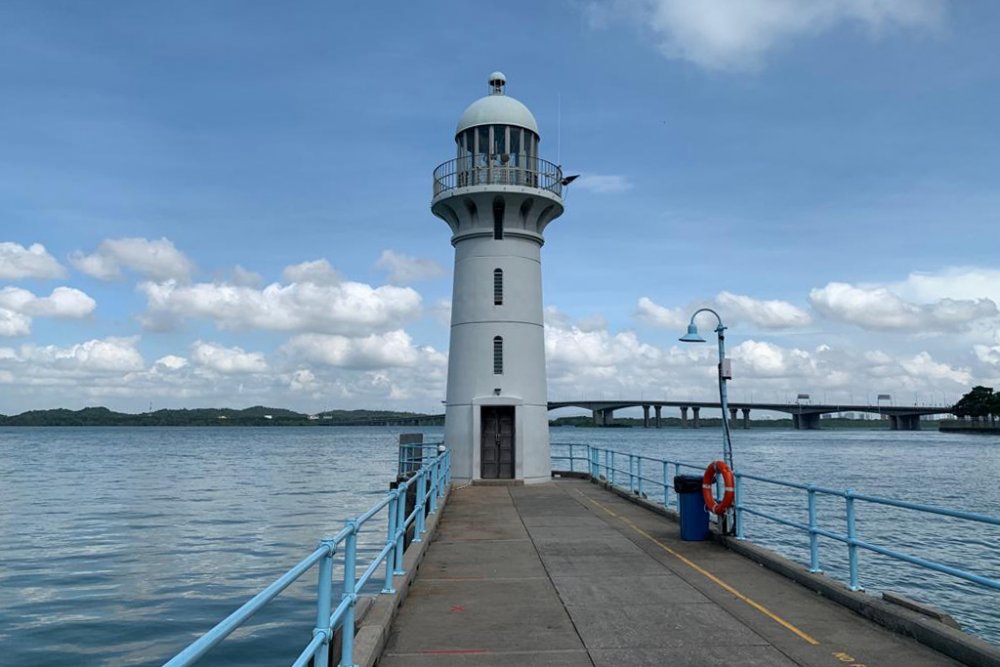 Johor-Straits-Lighthouse1024.thumb.jpg.1f46b652814545ca2c93c40d094ce476.jpg