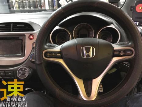 https://www.mycarforum.com/uploads/sgcarstore/data/1/11567753015_0Honda-Fit-GE-Steering-Audio-Control-Pic-2.jpg