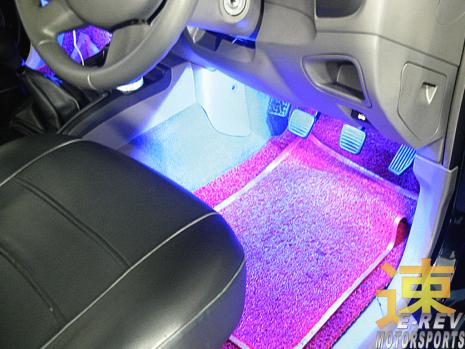 https://www.mycarforum.com/uploads/sgcarstore/data/1/11571418595_0Isuzu-Dmax-Leg-Room-LED-Pic-2.jpg