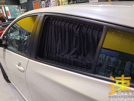 https://www.mycarforum.com/uploads/sgcarstore/data/1/11587823931_0Toyota-Prius-2018-Car-Curtain-Pic-3.jpg