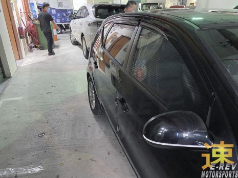 https://www.mycarforum.com/uploads/sgcarstore/data/1/1_1653274572_0Hyundai-I30-2009-Black2-Door-Window-Visors-Pic-1.jpg