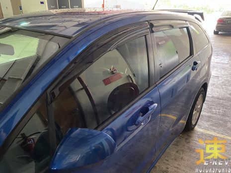 https://www.mycarforum.com/uploads/sgcarstore/data/1/1_1653274642_0Honda-Stream-(2006-2014)-RN6-Blue-Door-Window-Visors.jpg