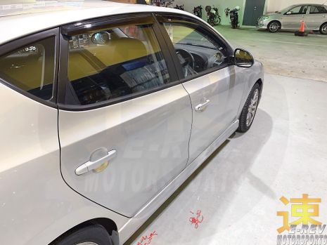 https://www.mycarforum.com/uploads/sgcarstore/data/1/1_1653309876_0Hyundai-I30-2009-Silver-Window-Visors-PIc-2.jpg