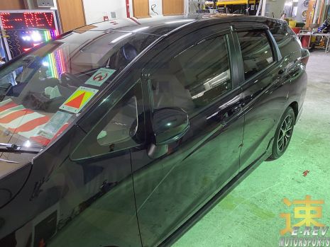 https://www.mycarforum.com/uploads/sgcarstore/data/1/1_1653310008_0Honda-Shuttle-2021-Black-Mugen-Style-Car-Door-Window-Visors-Pic-3.jpg