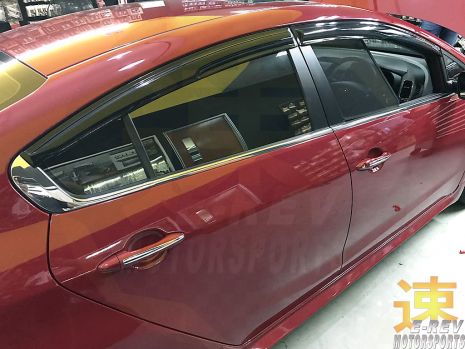 https://www.mycarforum.com/uploads/sgcarstore/data/1/1_1653390950_0Kia-Cerato-K3-(2012-2018)-YD-Red-Door-Window-Visors-Pic-1.jpg