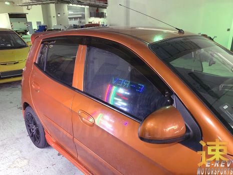 https://www.mycarforum.com/uploads/sgcarstore/data/1/1_1653391215_0Kia-Picanto-(2004-2011)-SA-Orange-Door-Window-Visors-Pic-3.jpg