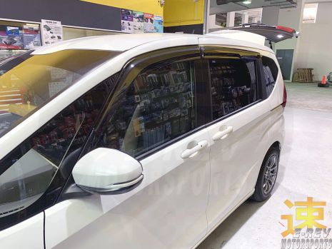 https://www.mycarforum.com/uploads/sgcarstore/data/1/1_1653391500_0Honda-Freed-2019-White-Window-Visors-Pic-2.jpg