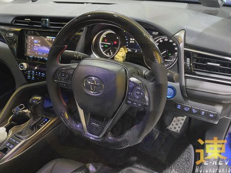 https://www.mycarforum.com/uploads/sgcarstore/data/1/1_1655910534_0Toyota-Camry-2018-Carbon-Fibre-Steering-Wheel-Pic-1.jpg