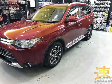 https://www.mycarforum.com/uploads/sgcarstore/data/1/1_1712586684_0Mitsubishi-Outlander-2015-Side-Step-Running-Board.jpg