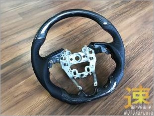 https://www.mycarforum.com/uploads/sgcarstore/data/1/HyundaiTucson2018CarbonFibreSteeringWheelPic1_39570_1.jpg