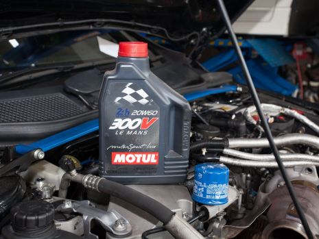 https://www.mycarforum.com/uploads/sgcarstore/data/10/10_1600918686_0Motul-V300-Le-Mans-20W60.jpg