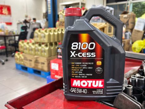 https://www.mycarforum.com/uploads/sgcarstore/data/10/10_1704278981_0cnc-motul-8100-x-cess-5w40-5L-engine-oil.jpg