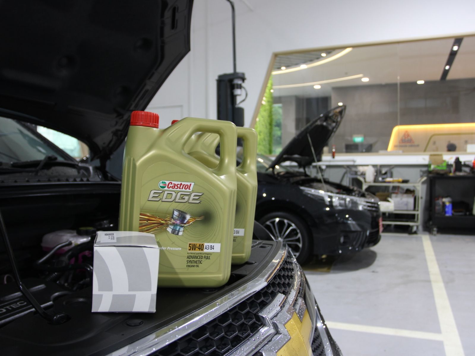 Castrol EDGE 5W40 Fully Synthetic Vehicle Servicing Package