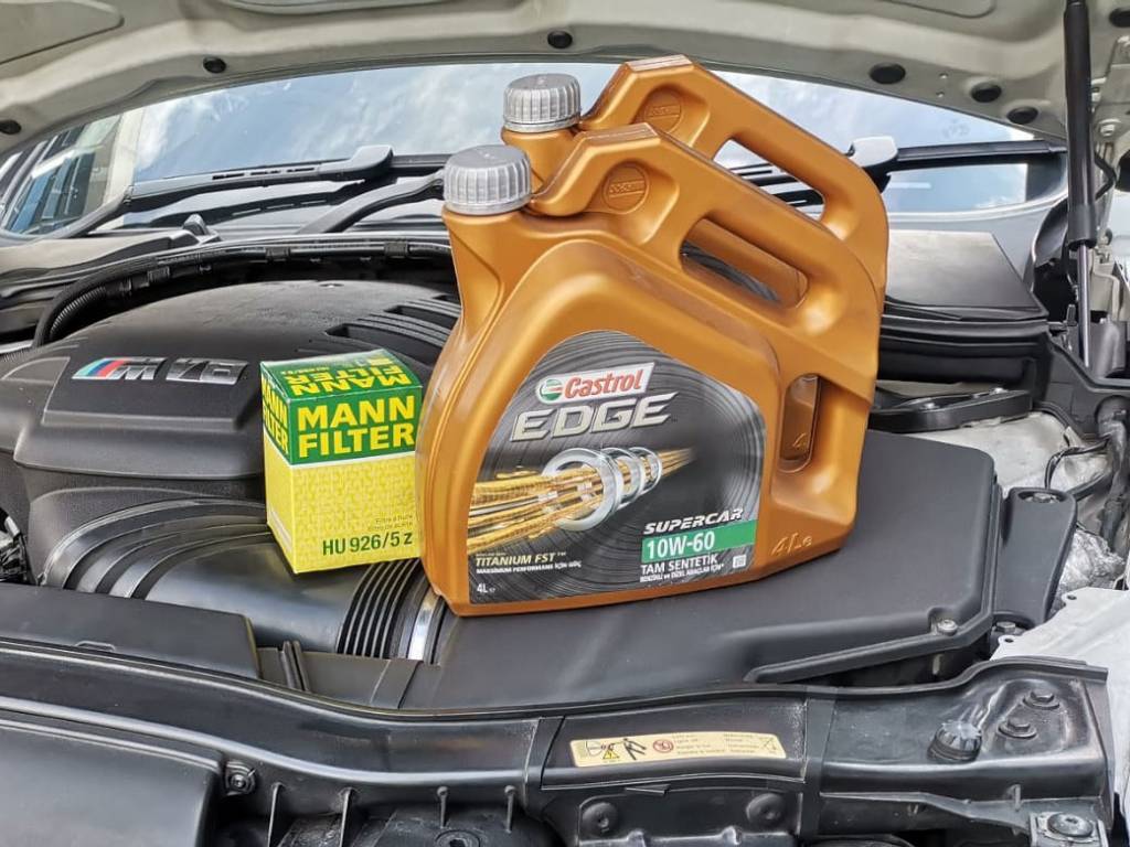 Castrol Titanium EDGE 10W60 Vehicle Servicing