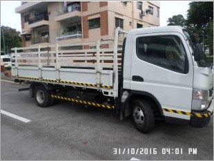 https://www.mycarforum.com/uploads/sgcarstore/data/11/MitsubishiFuso14ftlorrywithwoodgrill_33637_1.jpg