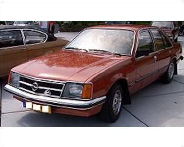 https://www.mycarforum.com/uploads/sgcarstore/data/2/250px-Opel_Commodore_C_vl_red1.jpg