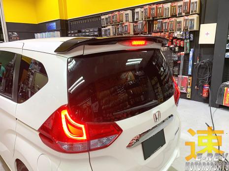 https://www.mycarforum.com/uploads/sgcarstore/data/3/31568108337_0Honda-Freed-2018-White2-Rear-Roof-Spoiler-Pic-1.jpg