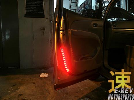 https://www.mycarforum.com/uploads/sgcarstore/data/3/31571395570_0Toyota-Estima-LED-Light-Strip-On-Door.jpg