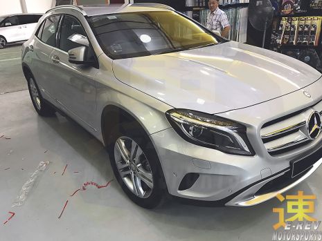 https://www.mycarforum.com/uploads/sgcarstore/data/3/3_1654057244_0Mercedes-Benz-GLA-Door-Moulding.jpg