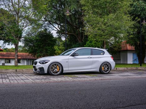 https://www.mycarforum.com/uploads/sgcarstore/data/3/3_1668751953_1bmw_m135i_chalk_grey_full_wrap_2.jpg