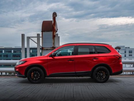 https://www.mycarforum.com/uploads/sgcarstore/data/3/3_1668766658_2mitsubishi_outlander_glossy_soul_red_3.jpg