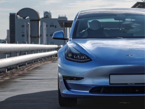 https://www.mycarforum.com/uploads/sgcarstore/data/3/3_1668769635_1tesla_model_3_glossy_metallic_light_blue_2.jpg