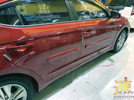 https://www.mycarforum.com/uploads/sgcarstore/data/3/3_1674655962_0Hyundai-Avante-2019-Red-Protective-Door-Moulding-Pic-1.jpg