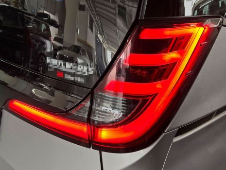 https://www.mycarforum.com/uploads/sgcarstore/data/3/3_1677728715_0Noah-Voxy-Rear-Tail-Light-Assembly-1.jpg