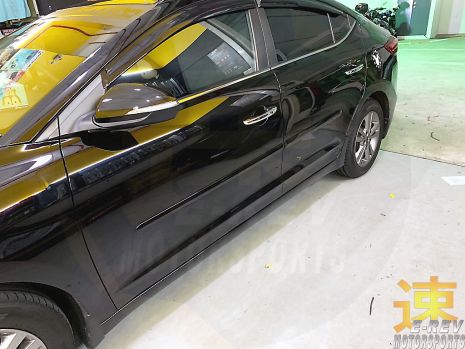 https://www.mycarforum.com/uploads/sgcarstore/data/3/3_1713782878_0Hyundai-Elantra-AD-Black-Protective-Door-Moulding-Pic-2.jpg