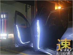 https://www.mycarforum.com/uploads/sgcarstore/data/3/HondaStreamWhiteLEDLightStripOnDoorPanelPic1_42402_1_crop.jpg