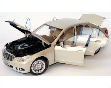 https://www.mycarforum.com/uploads/sgcarstore/data/8/1zu18_MercedesBenz_EKlasse_W212_Elegance_perlbeigemet_MB_Minichamps_B66960215_18499_05_1.JPG